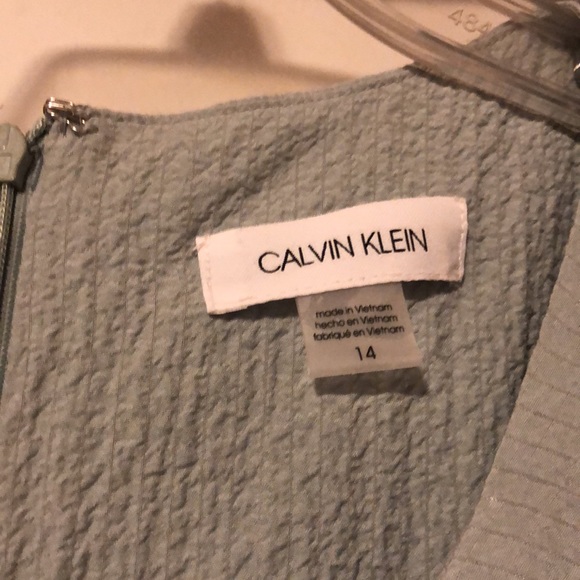 Light green jumpsuit! Sleeveless - Picture 2 of 3